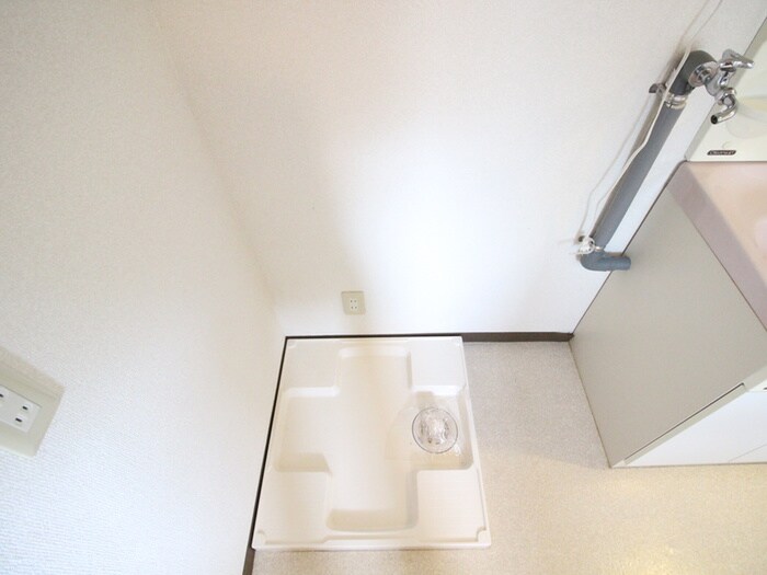 物件内観写真12　(洗濯機置場)