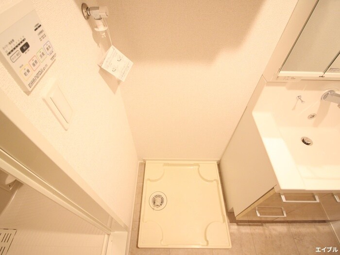 物件内観写真12　(洗濯機置場)