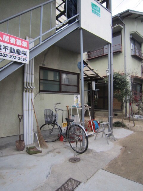 物件外観写真2　(エントランス部分)