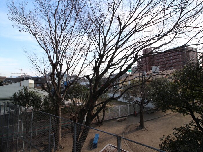 物件内観写真17　(室内からの展望)