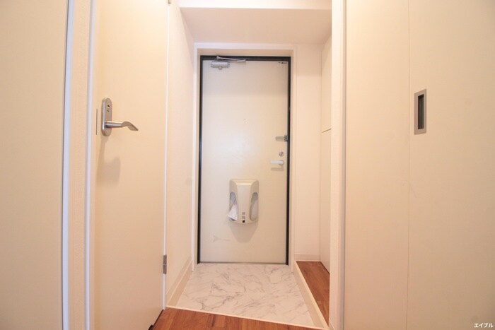 物件内観写真9　(玄関)