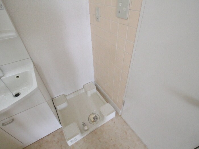 物件内観写真12　(洗濯機置場)