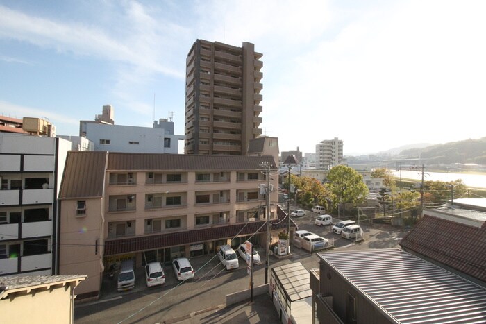 物件内観写真12　(室内からの展望)