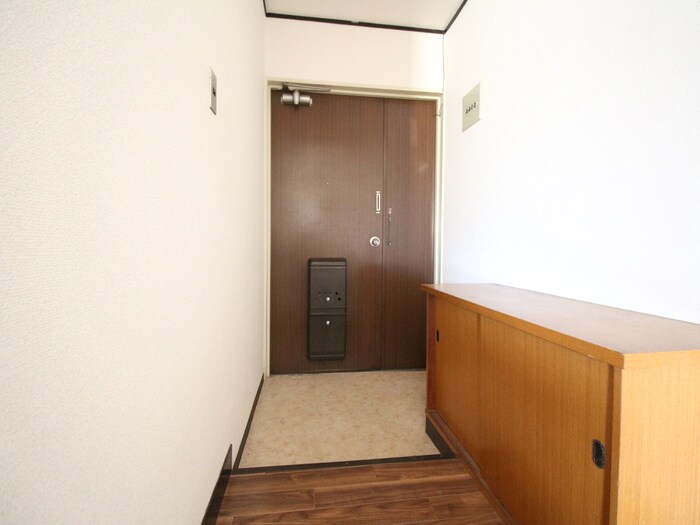 物件内観写真14　(玄関)
