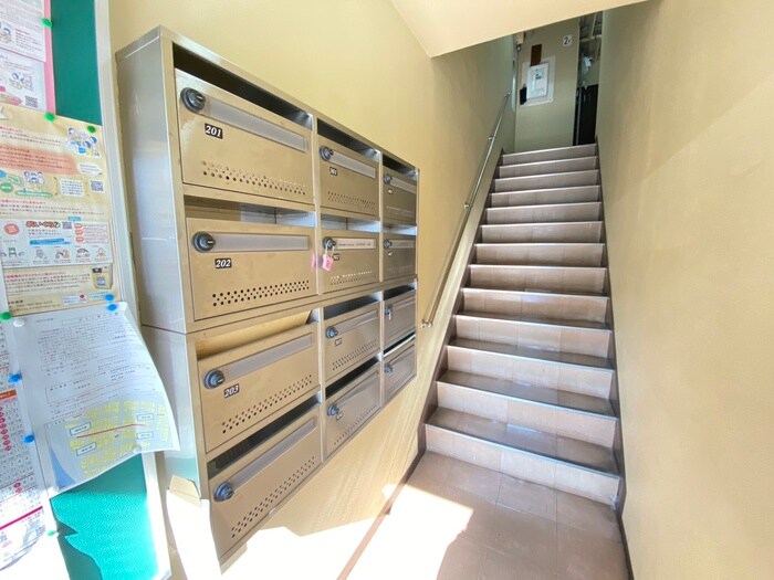 物件外観写真2　(エントランス部分)