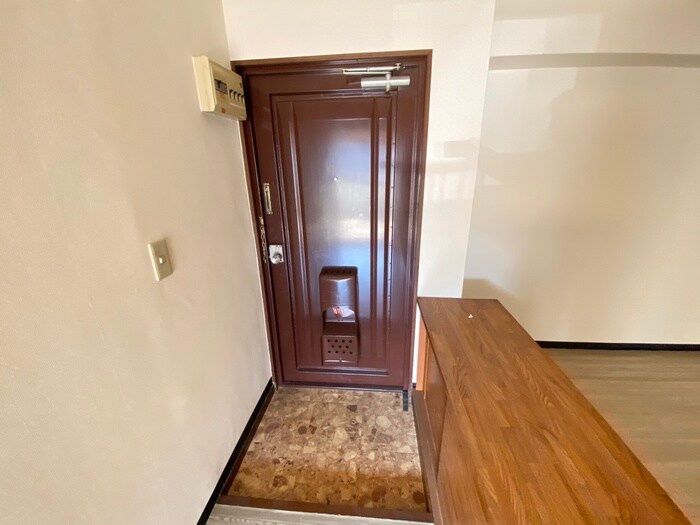 物件内観写真13　(玄関)