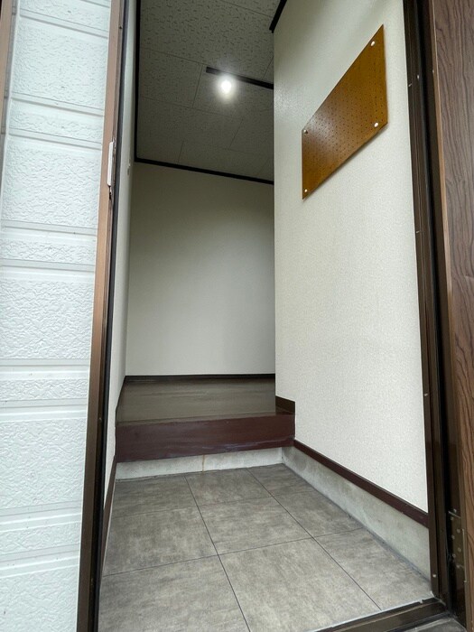 物件内観写真8　(玄関)