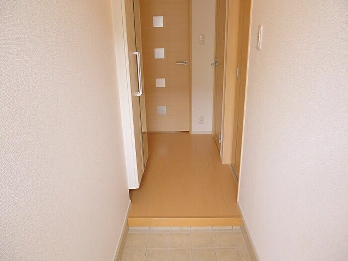 物件内観写真16　(玄関)