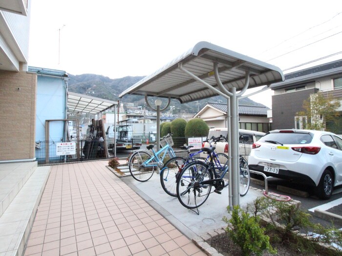 物件外観写真2　(駐輪場)
