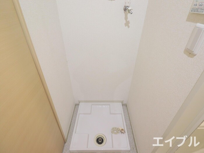 物件内観写真12　(洗濯機置場)