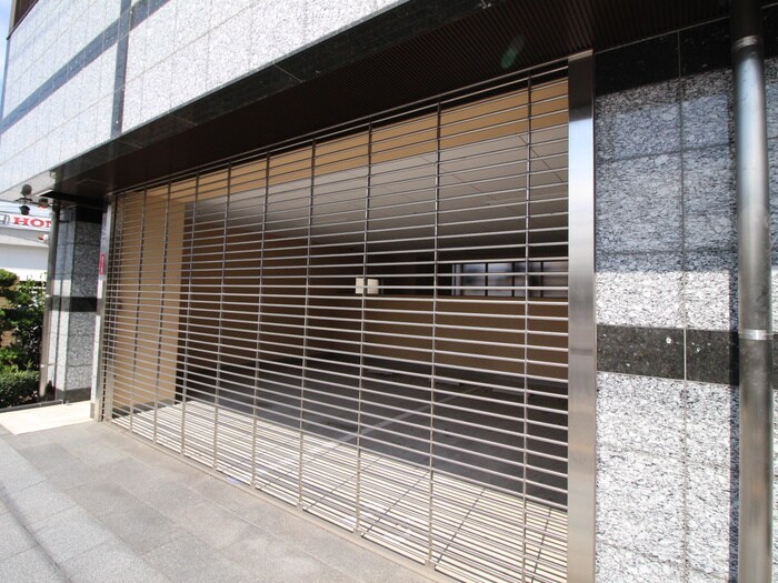 ロイヤルシャトー大須の駐車場