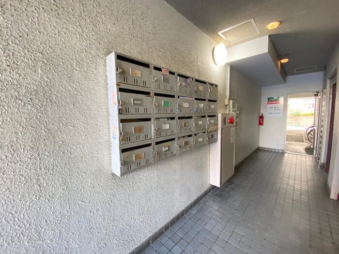 物件外観写真3　(エントランス部分)