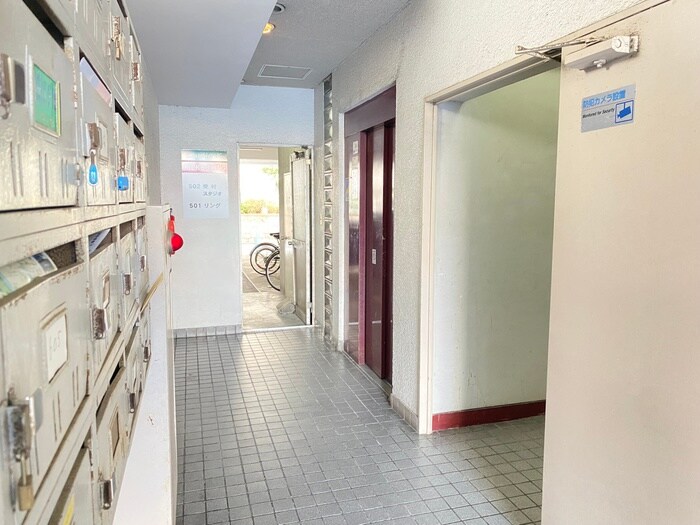 物件外観写真4　(エントランス部分)