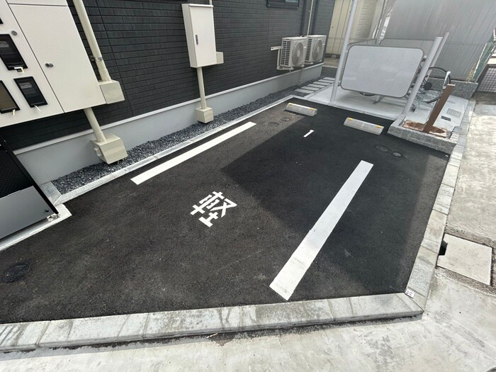 物件外観写真3　(駐車場)