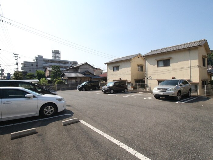物件外観写真2　(駐車場)