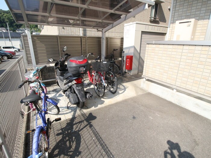 物件外観写真3　(駐輪場)