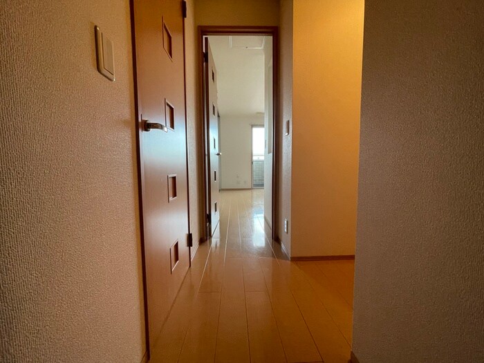 物件内観写真18　(廊下)