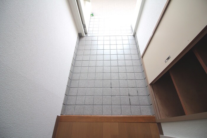 物件内観写真11　(玄関)