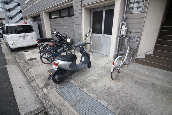 物件外観写真4　(駐輪場)