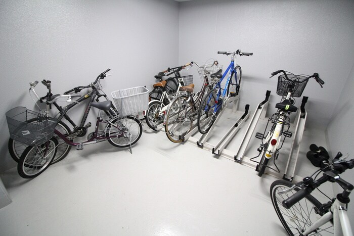 物件外観写真4　(駐輪場)