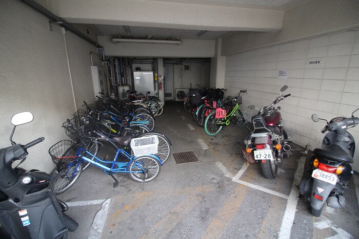 物件外観写真4　(駐輪場)