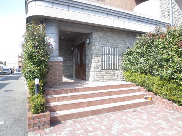 物件外観写真2　(エントランス部分)