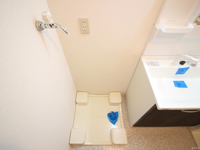 物件内観写真16　(洗濯機置場)