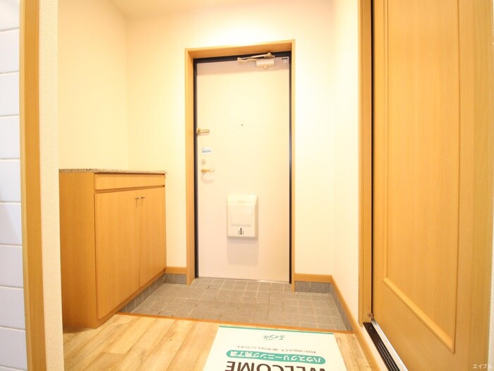 物件内観写真17　(玄関)