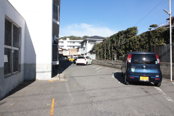 物件外観写真3　(駐車場)