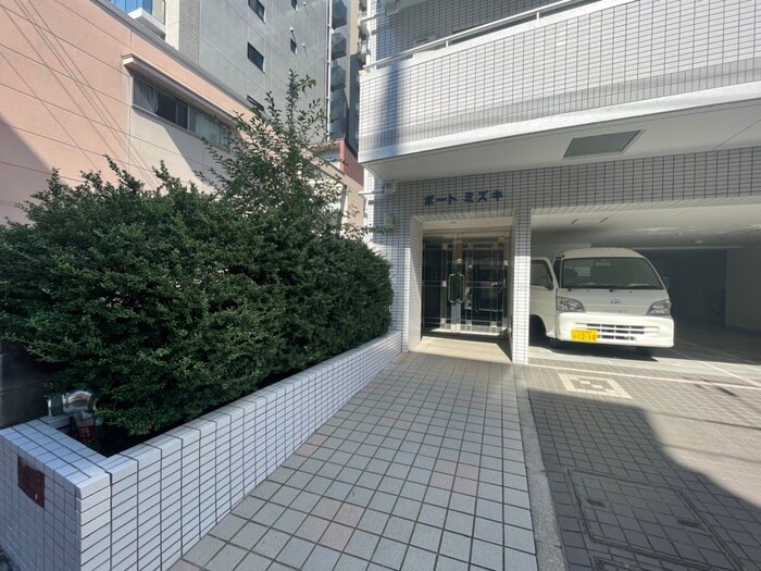 物件外観写真2　(エントランス部分)