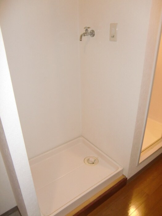 物件内観写真12　(洗濯機置場)