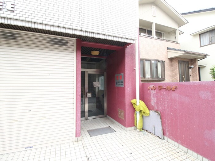 物件外観写真2　(エントランス部分)