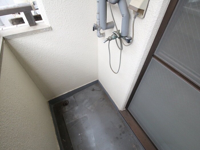 物件内観写真16　(洗濯機置場)