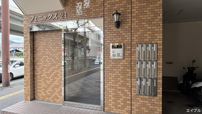 物件外観写真3　(エントランス部分)