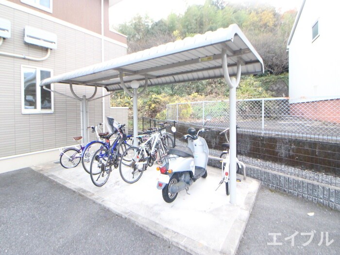 物件外観写真4　(駐輪場)