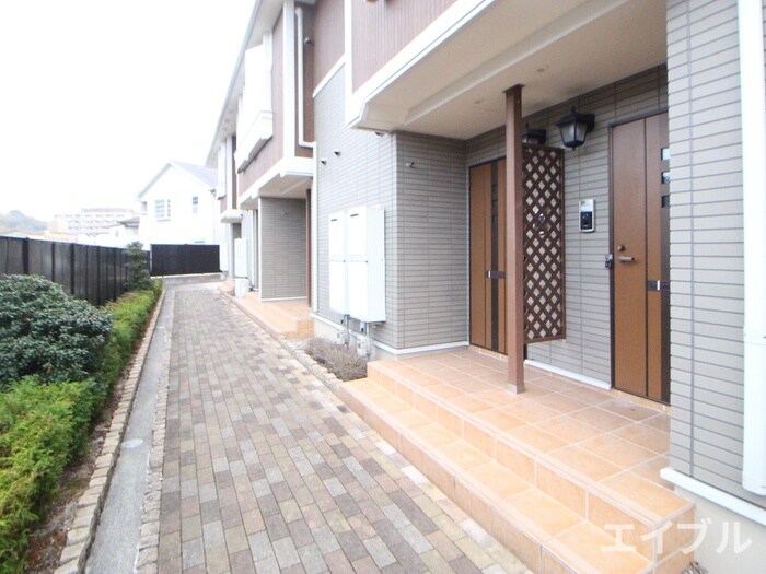 物件外観写真5　(エントランス部分)