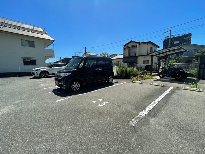 物件外観写真5　(駐車場)
