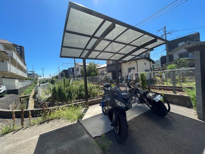 物件外観写真3　(駐輪場)