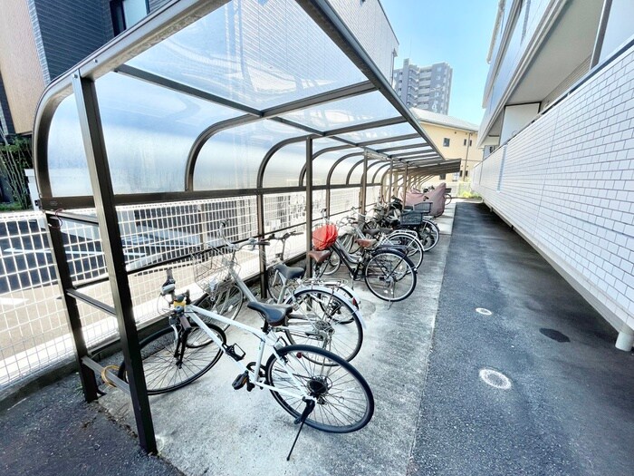 物件外観写真3　(駐輪場)