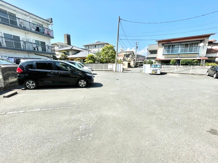 物件外観写真4　(駐車場)