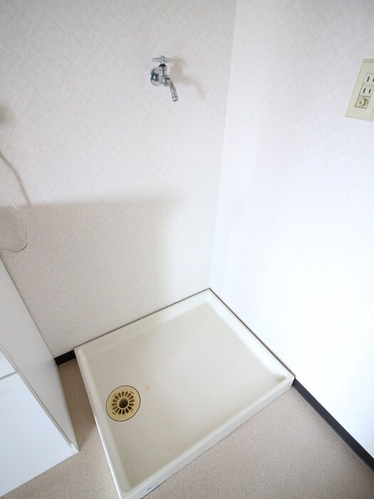 物件内観写真16　(洗濯機置場)