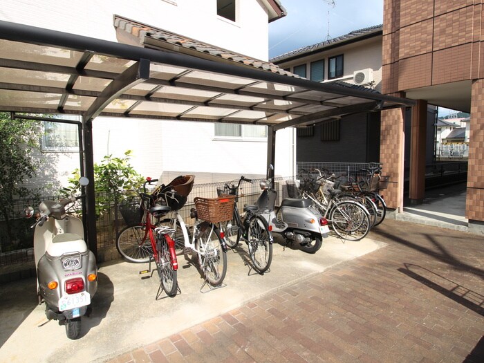 物件外観写真3　(駐輪場)
