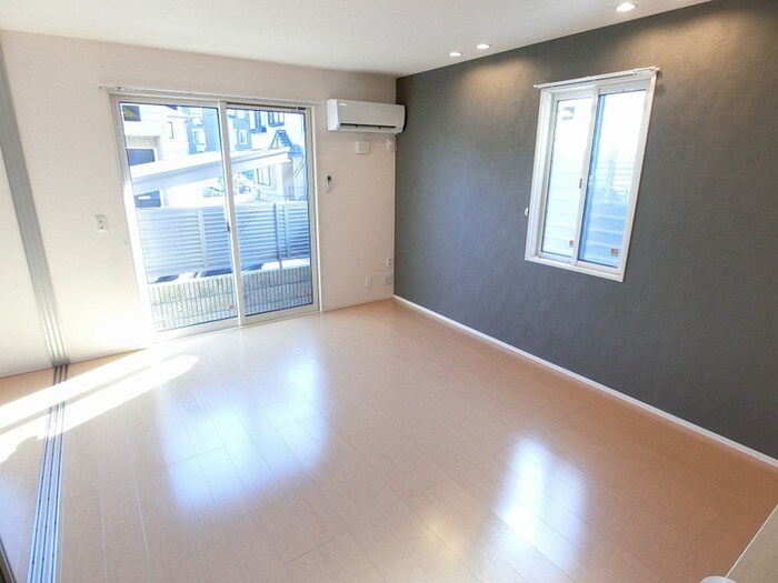 物件内観写真1　(居室)