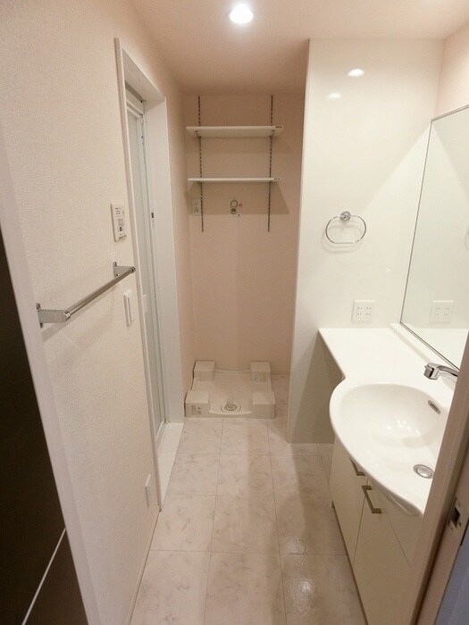 物件内観写真6　(洗濯機置場)