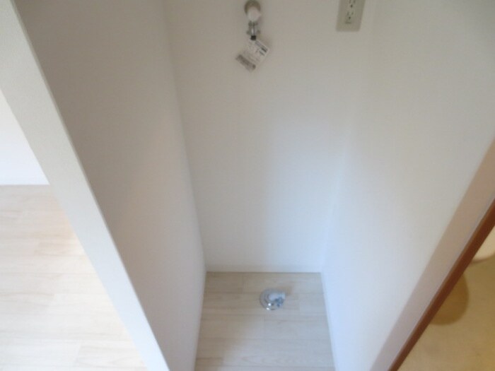 物件内観写真11　(洗濯機置場)