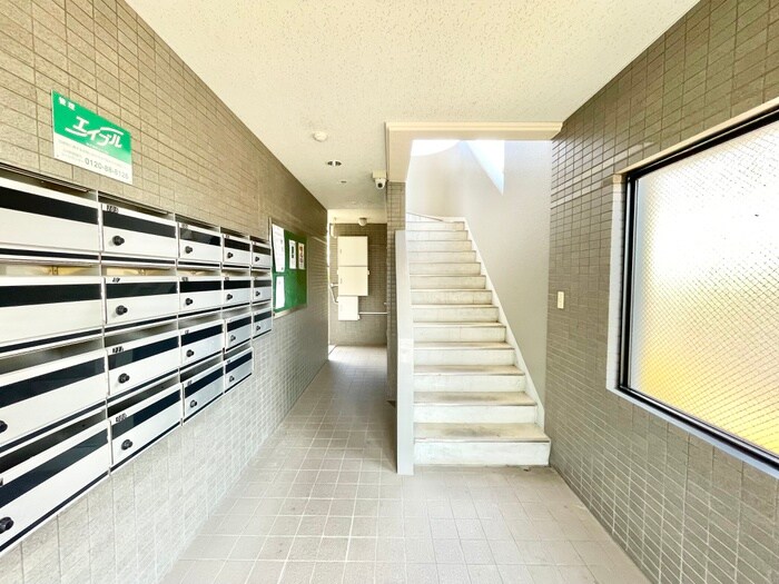 物件外観写真4　(エントランス部分)