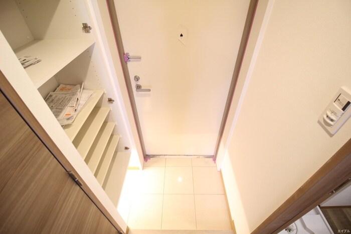 物件内観写真17　(玄関)