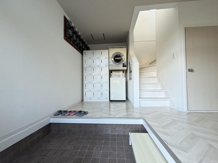 物件外観写真5　(エントランス部分)