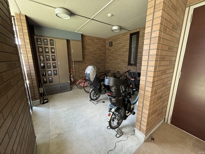 物件外観写真5　(駐輪場)