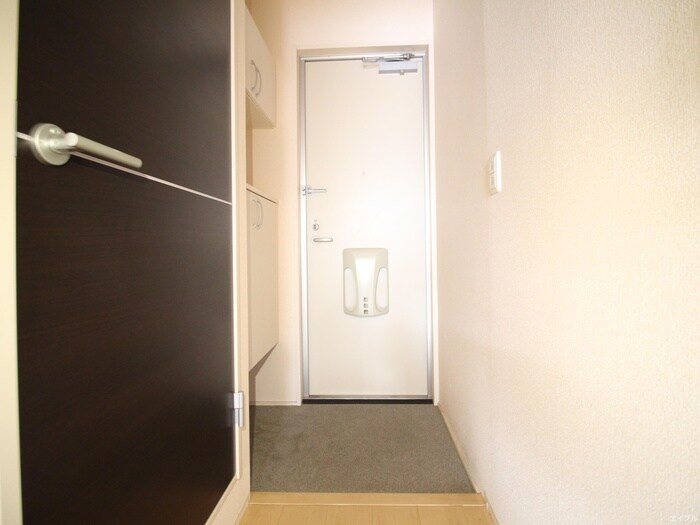 物件内観写真17　(玄関)